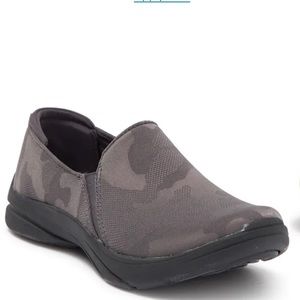 Bzees Lunar Shoe Dark Grey 11 NWT